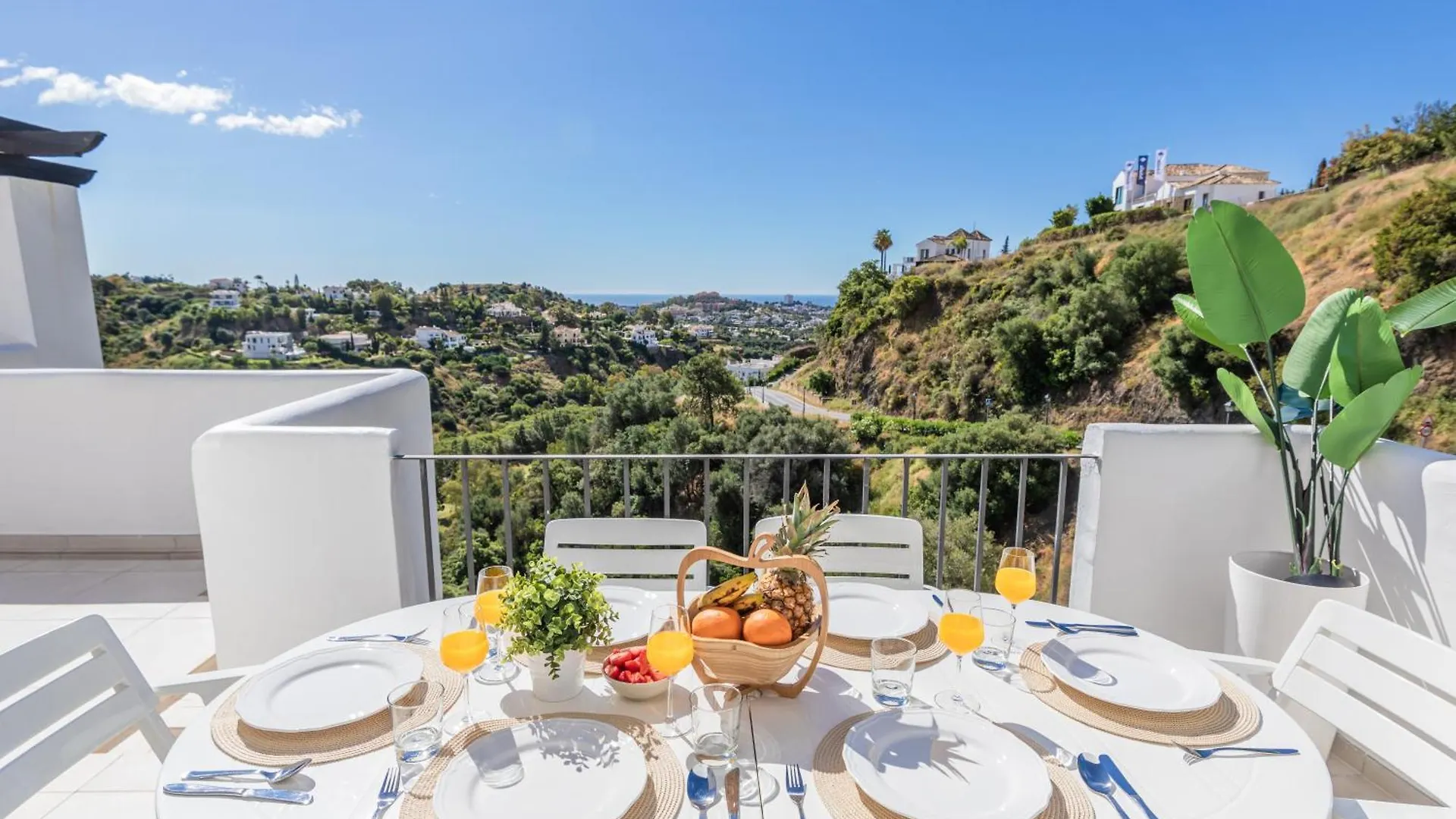 Beautiful Apartment Amazing Views And Pool contacts