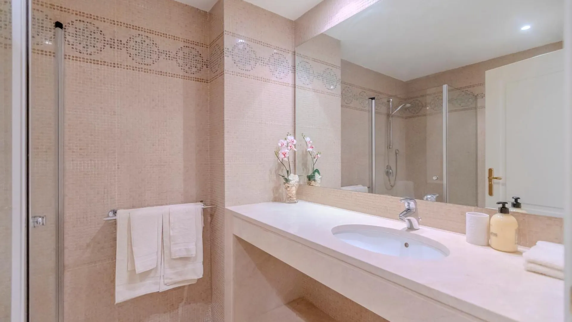 Beautiful Apartment Amazing Views And Pool 말라가 0*,